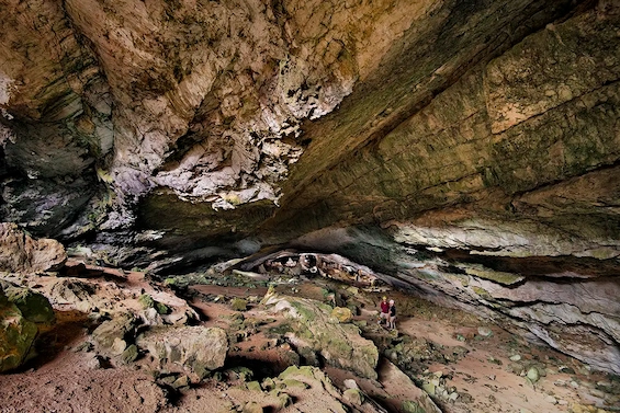 Cabrera : l’île-prison, tragique tombeau des grognards de Napoléon - inrap-fouille-archeologique-ile-cabrera-grotte-des-dragons