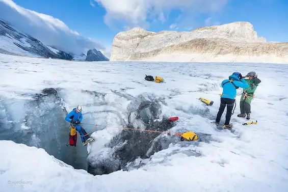 perte-glacier-exploration-moulin-glacier-tignes